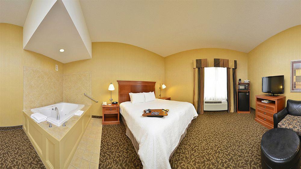 Hampton Inn Utica Eksteriør bilde
