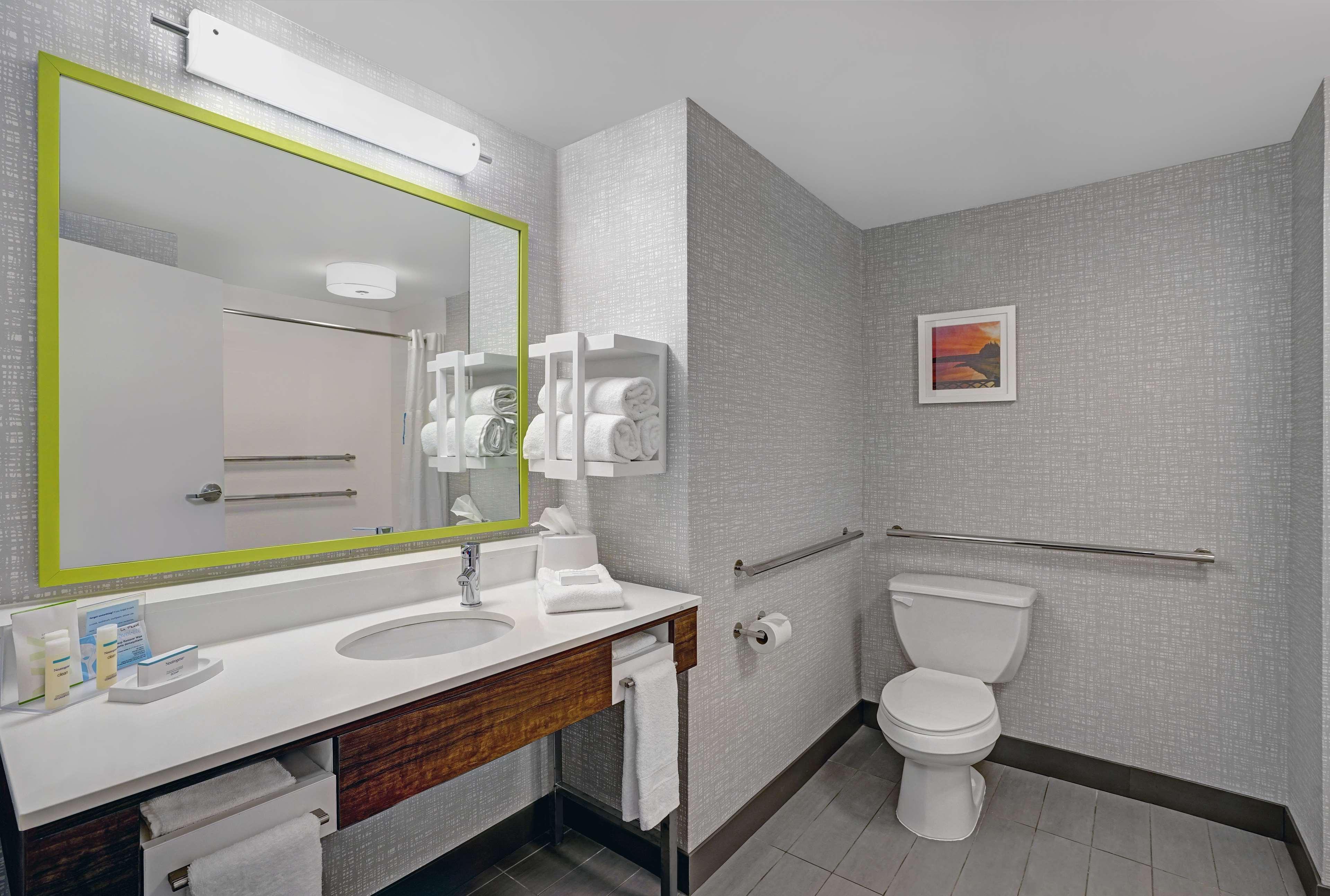 Hampton Inn Utica Eksteriør bilde