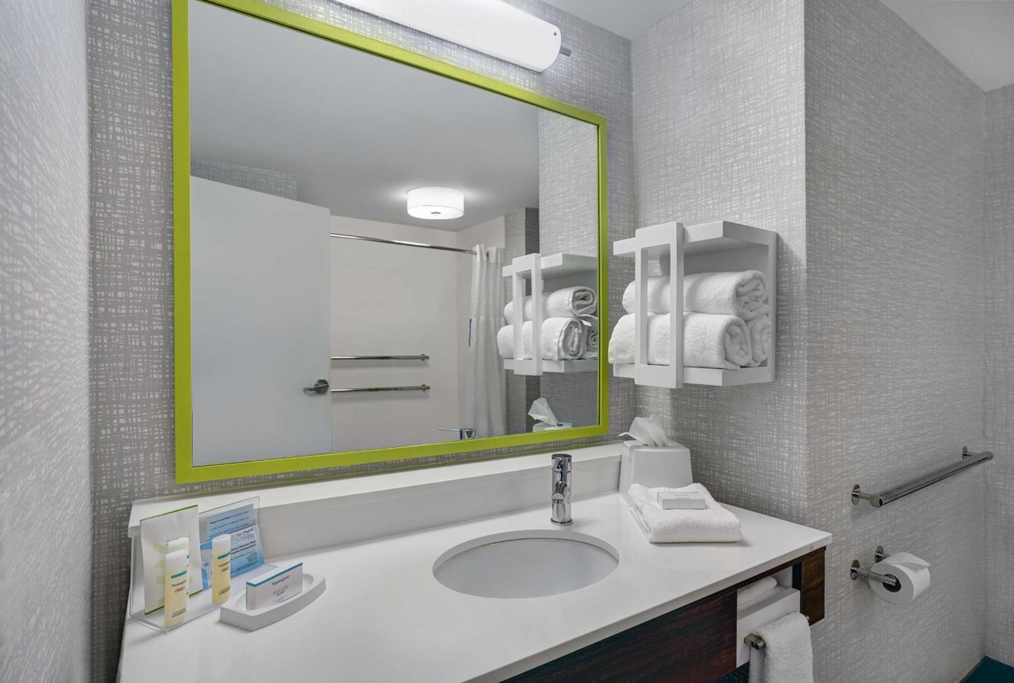 Hampton Inn Utica Eksteriør bilde