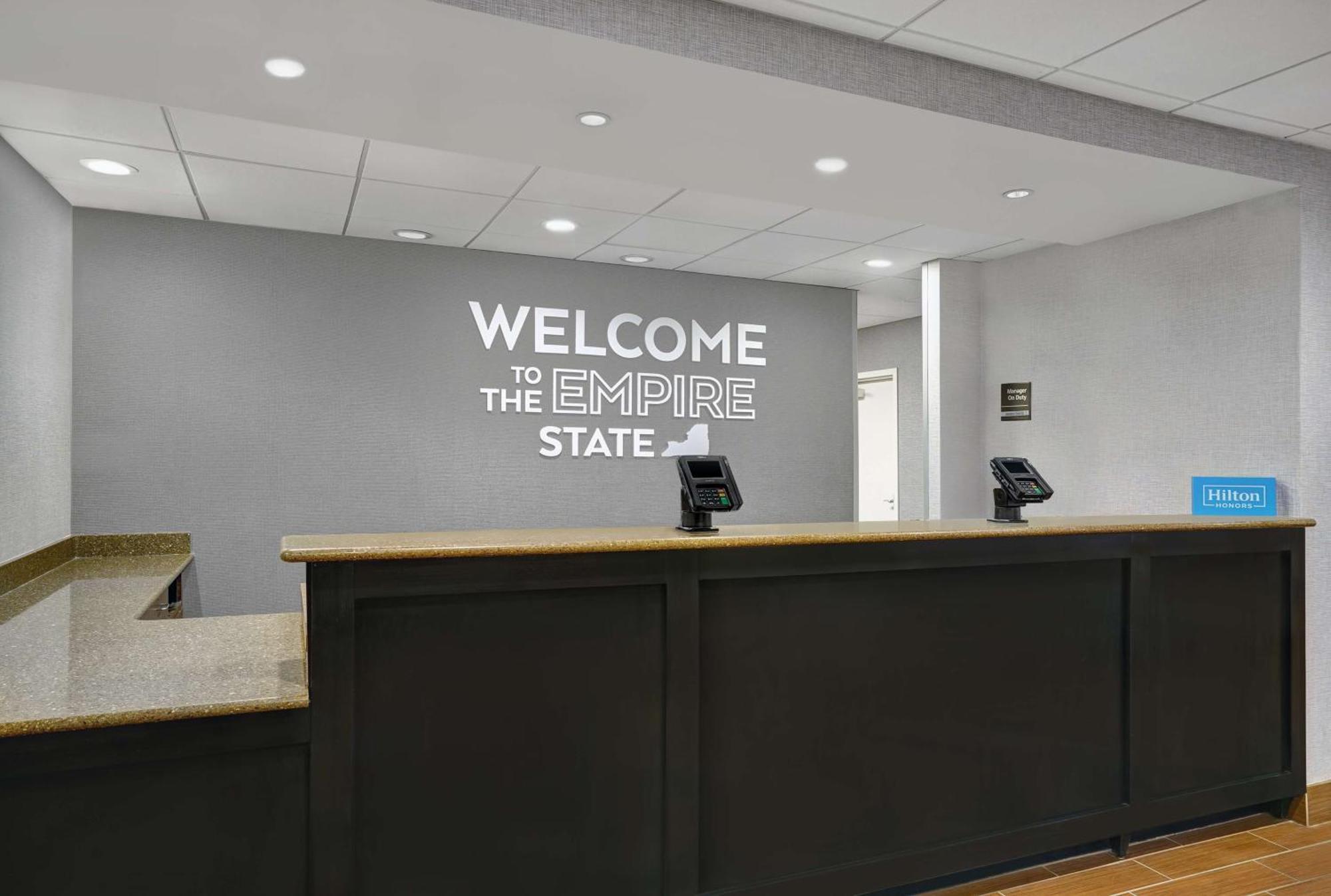 Hampton Inn Utica Eksteriør bilde