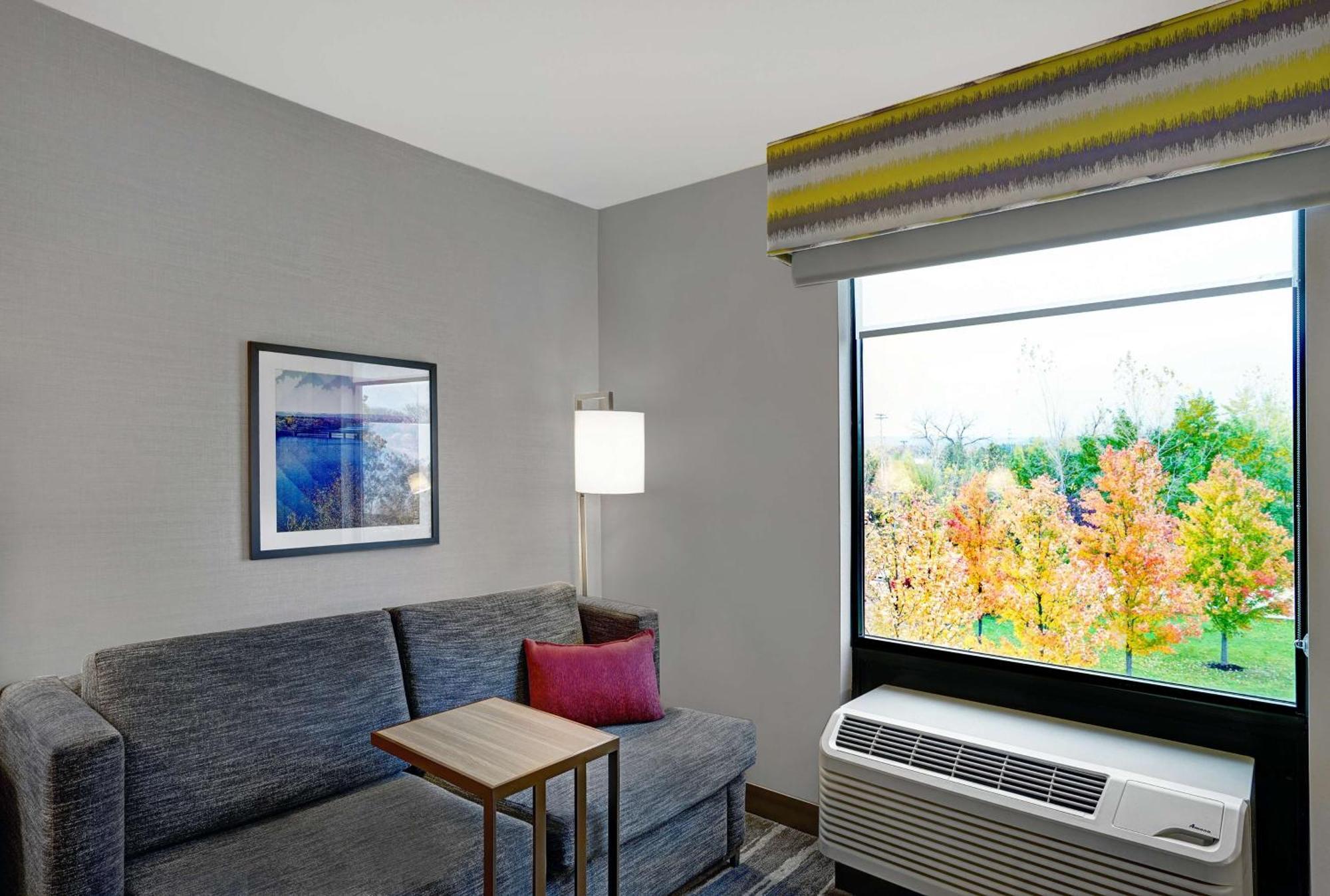 Hampton Inn Utica Eksteriør bilde