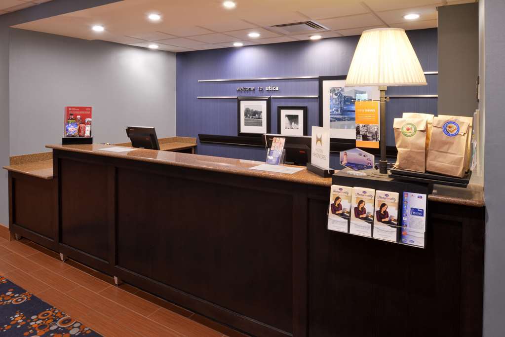 Hampton Inn Utica Interiør bilde