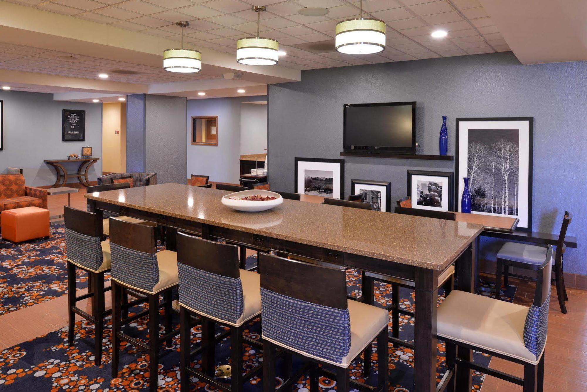 Hampton Inn Utica Eksteriør bilde