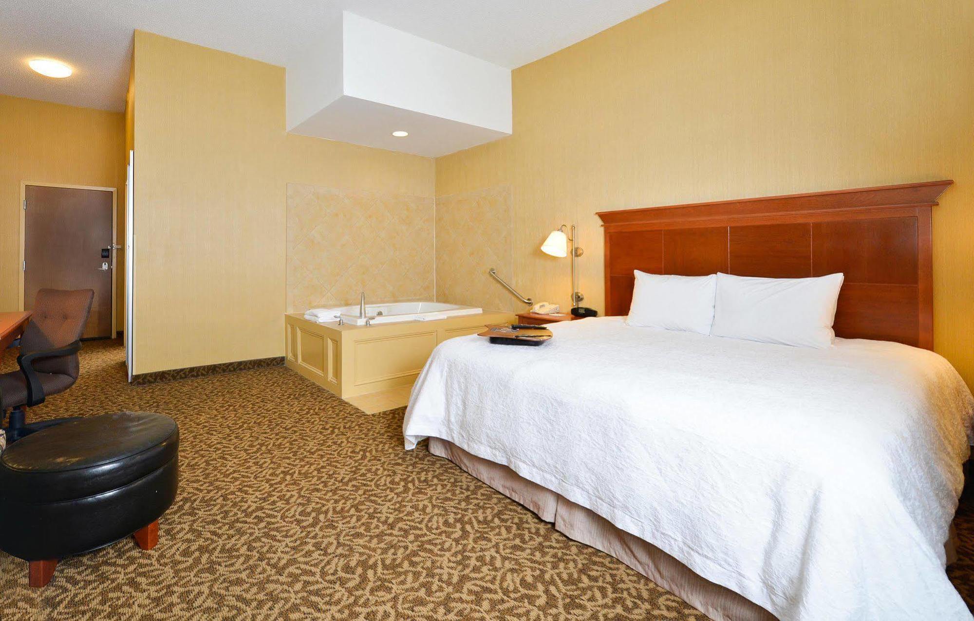 Hampton Inn Utica Eksteriør bilde