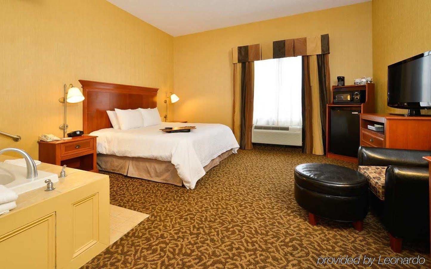 Hampton Inn Utica Eksteriør bilde