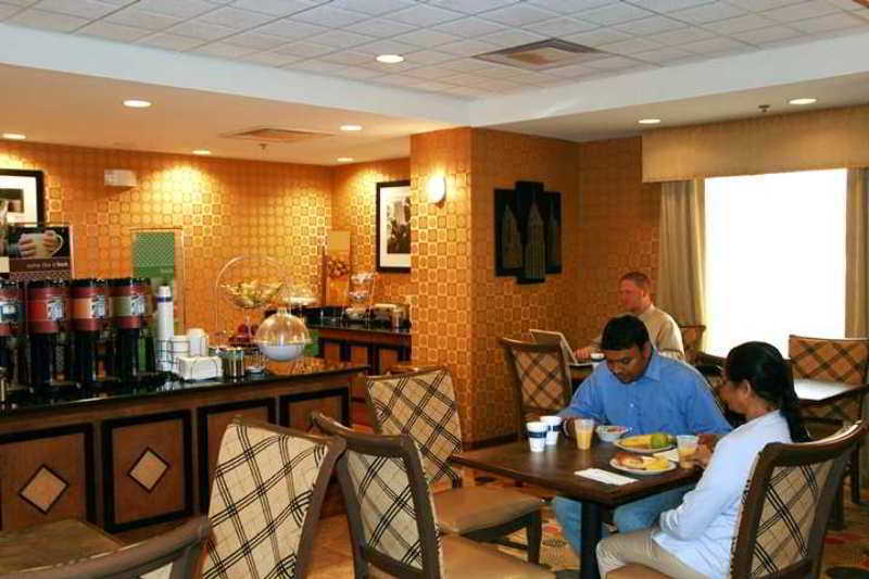 Hampton Inn Utica Restaurant bilde